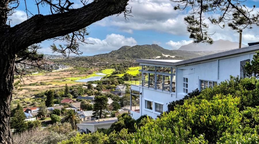 5 Bedroom Property for Sale in Clovelly Western Cape